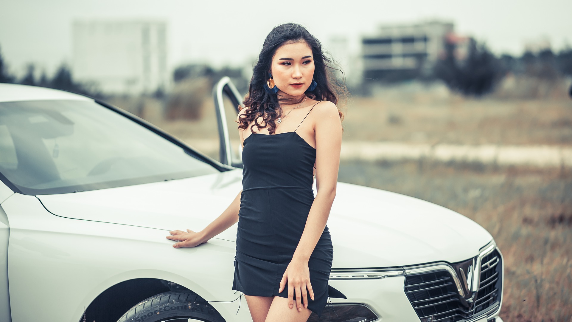 Limo& strip airport transfer