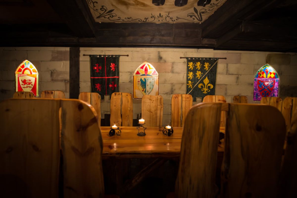 Medieval dinner (inside)